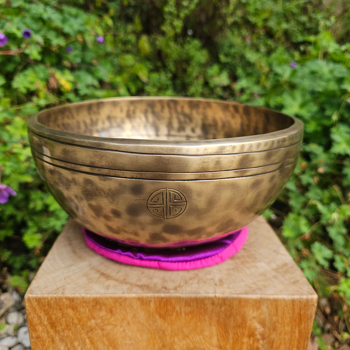 Full moon singing bowl ø 23.5 cm in B