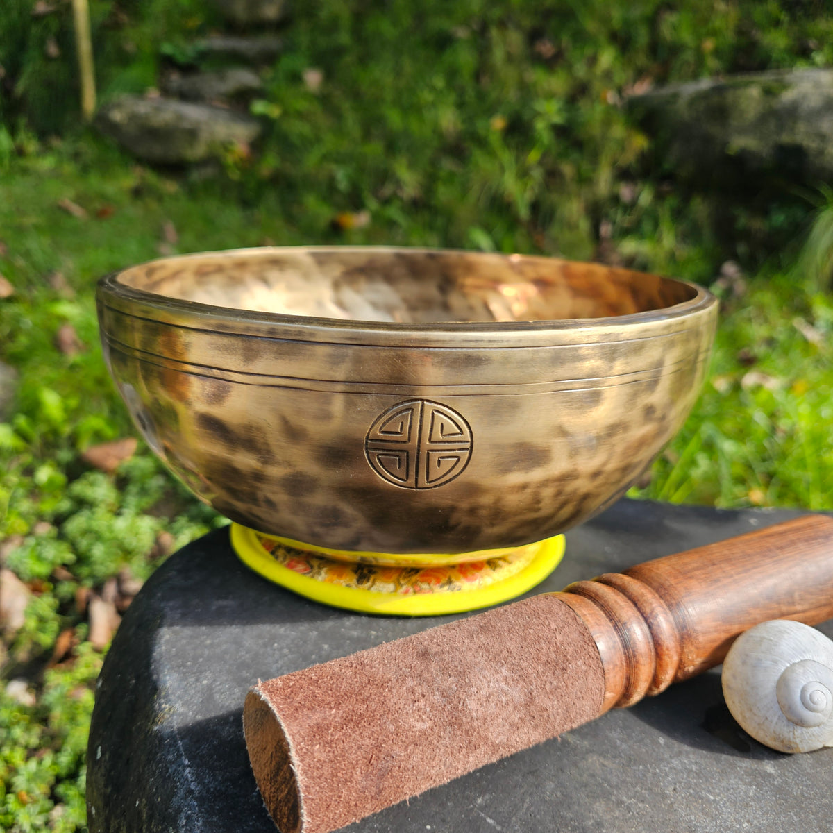 Full moon singing bowl ø 23 cm in A 432 Hz