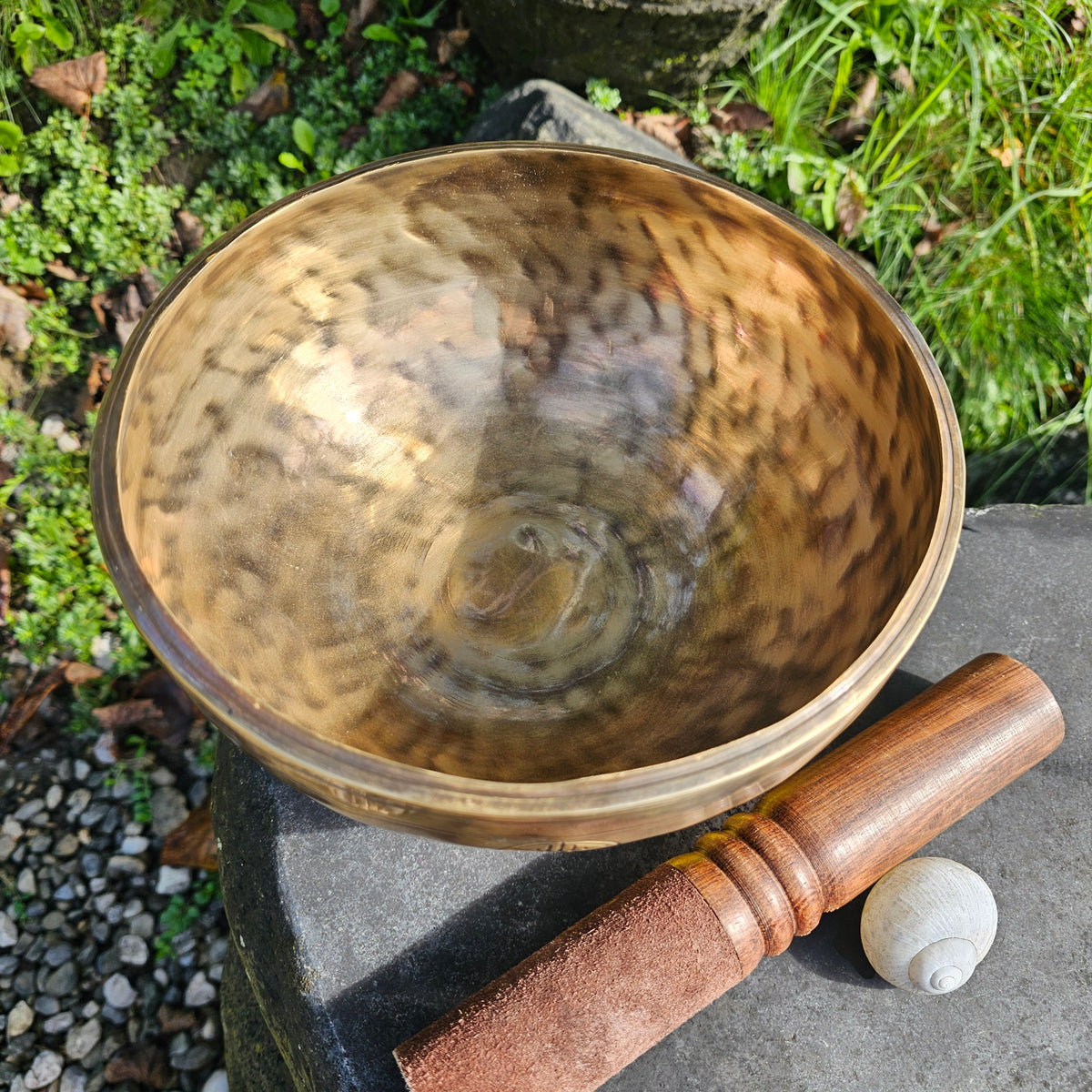 Full moon singing bowl ø 23 cm in A 432 Hz