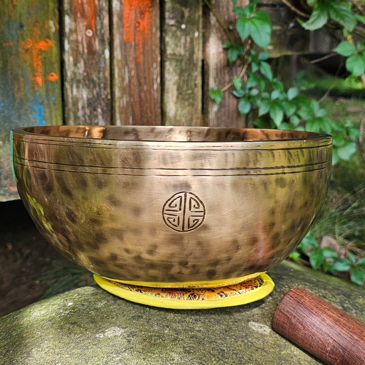 Full moon singing bowl ø 24.5 cm in A