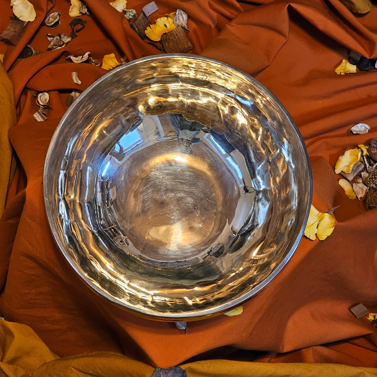 Solar plexus singing bowl E in 432 Hz Ø 21.5 cm