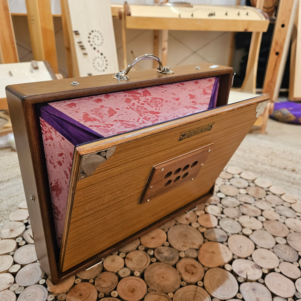 Shruti Box 2 octaves in C large - 440 Hz